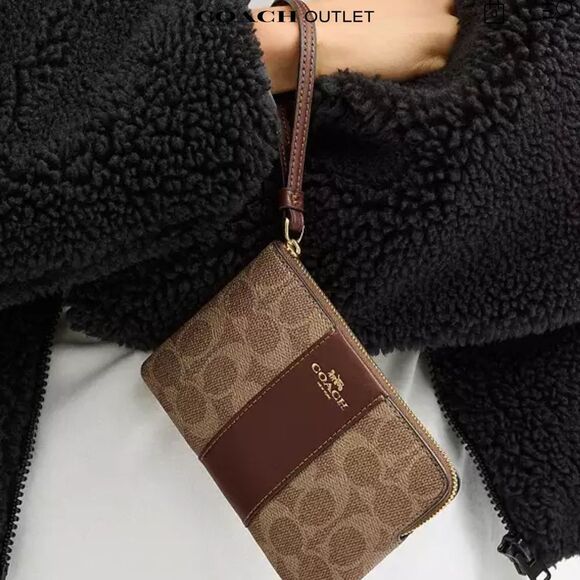 COACH Corner Zip Wristlet In‎ Signature Canvas Khaki Saddle Brown NWT in … - Picture 2 of 7
